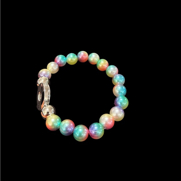 Multi color iridescent snap button stretch bracelet. - Picture 2 of 5